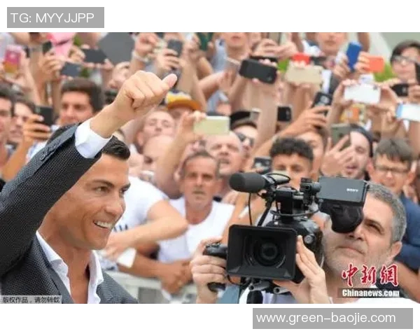 足球明星转会动态全景展示模板图片助你了解球员新去向与职业生涯转折